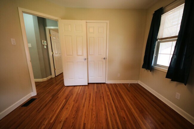 Building Photo - 4317 Sunshine Dr
