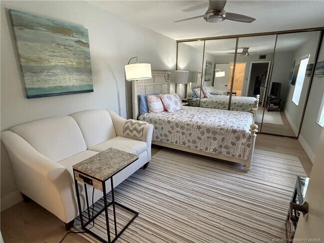 Building Photo - 2807 SW Lakemont Pl