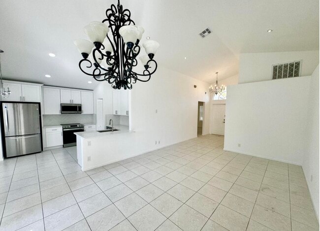 Building Photo - 2014 Normandy Cir