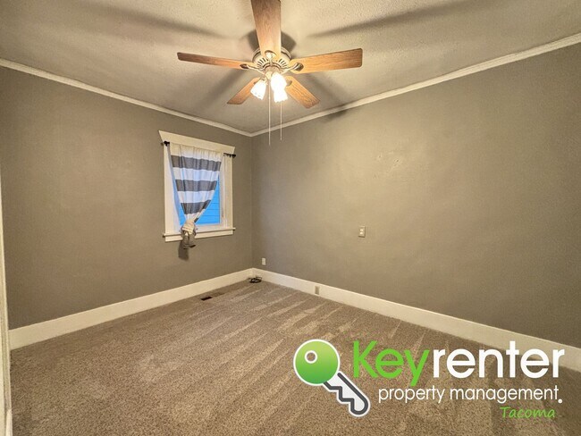 Building Photo - Cozy 4 Bedroom Tacoma Rental Home Near Lincoln District and Downtown