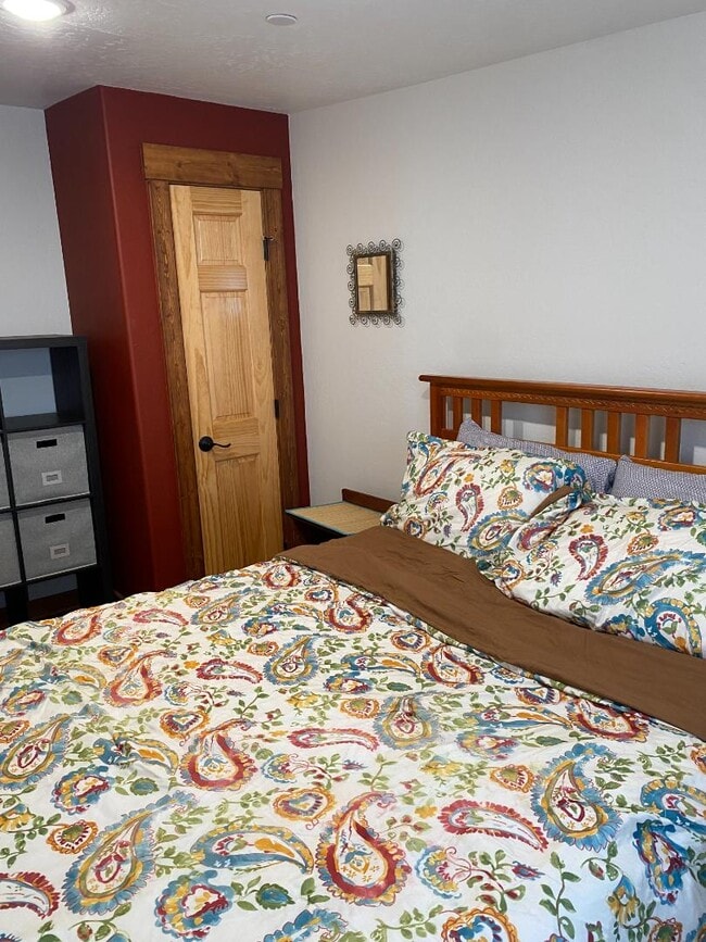 Building Photo - 444 E Montezuma Ave