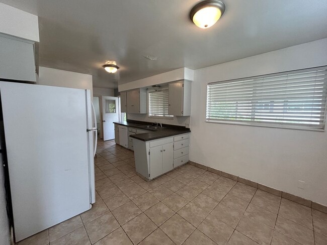 Building Photo - 3 Bed/1.5 Bath in a Cul-de-sac by Universi...