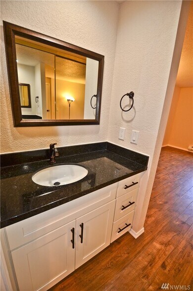 Building Photo - 1315 S Puget Dr