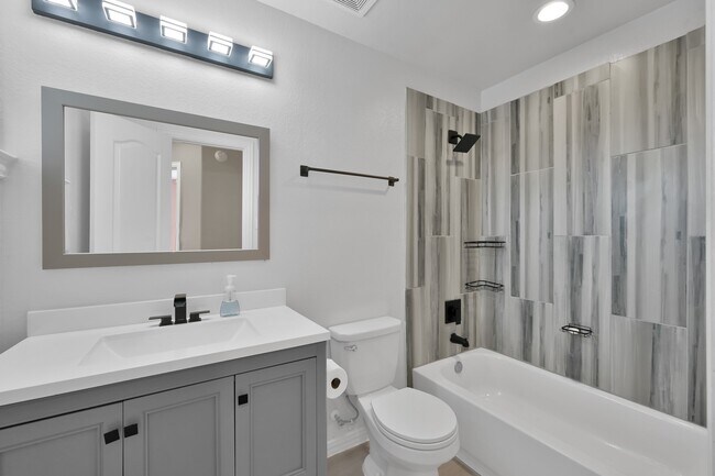 Building Photo - 11323 Creekway Bend Dr