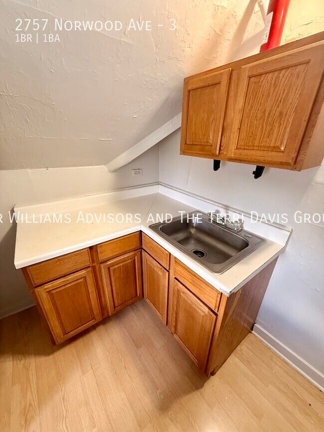 Building Photo - 2757 Norwood Ave