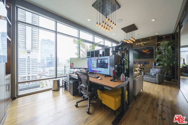 Building Photo - 1100 S Hope St