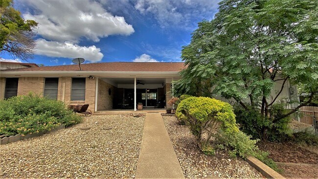 Building Photo - 216 Loma Vista Dr