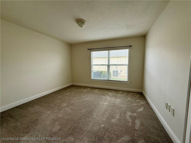 Building Photo - 3208 Pointe Ave