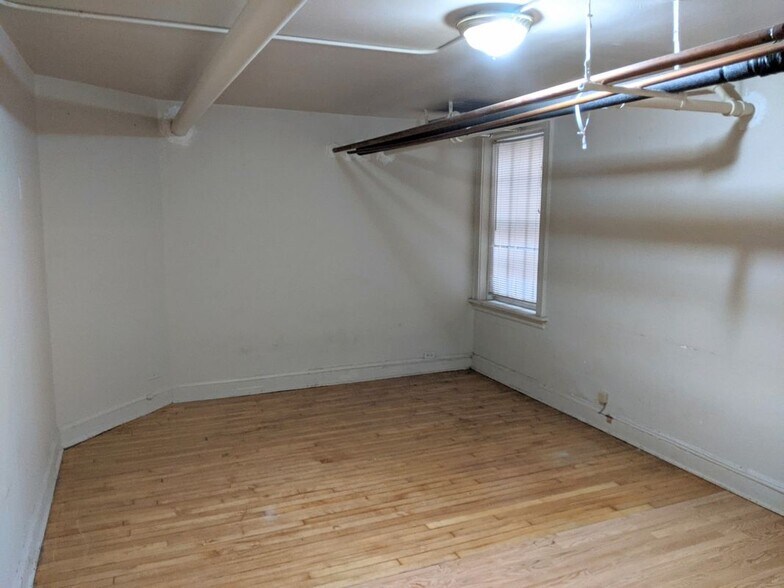 Building Photo - 1452 Oak Ave