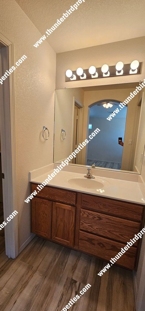 Building Photo - Gated Community 2 Bedroom, 2.5 Bathroom, 2 Car Garage, Upstairs Loft & Backyard. Available NOW!