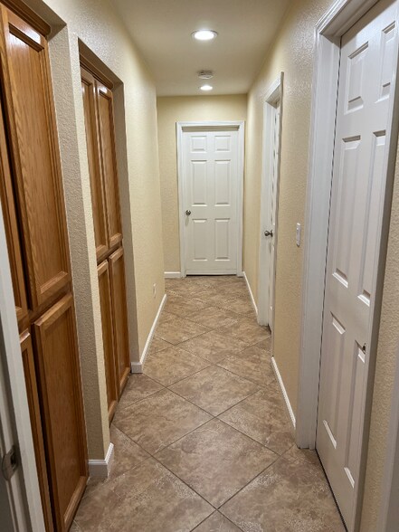 Building Photo - 2364 Burgundy Way