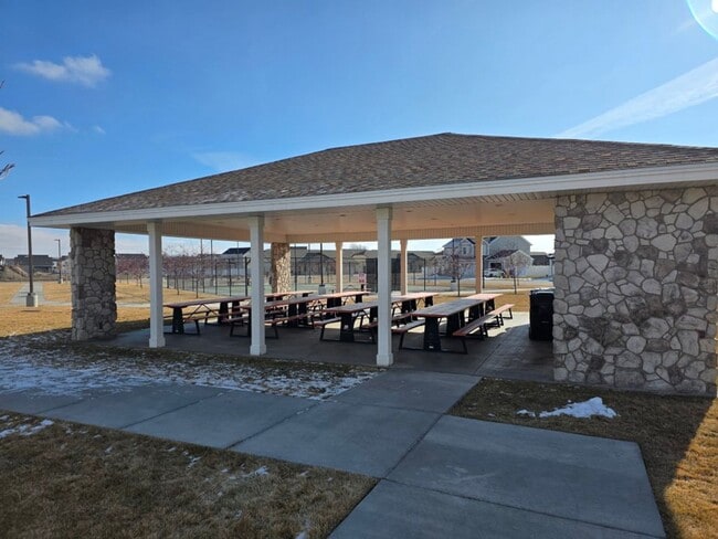 Building Photo - Spacious 4-Bedroom Home in Highly Sought-After Summerfield Community!