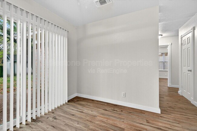 Building Photo - 218 Kansas St