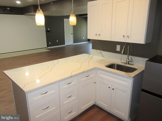 Building Photo - 251 Mill House Dr