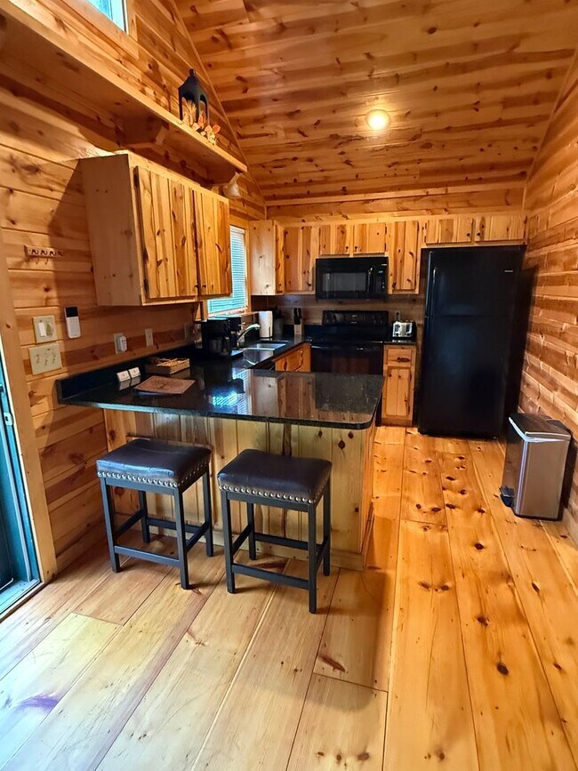 Building Photo - Laurel Oak Cabin