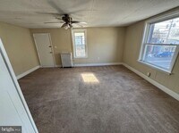 Building Photo - 160 Broadway