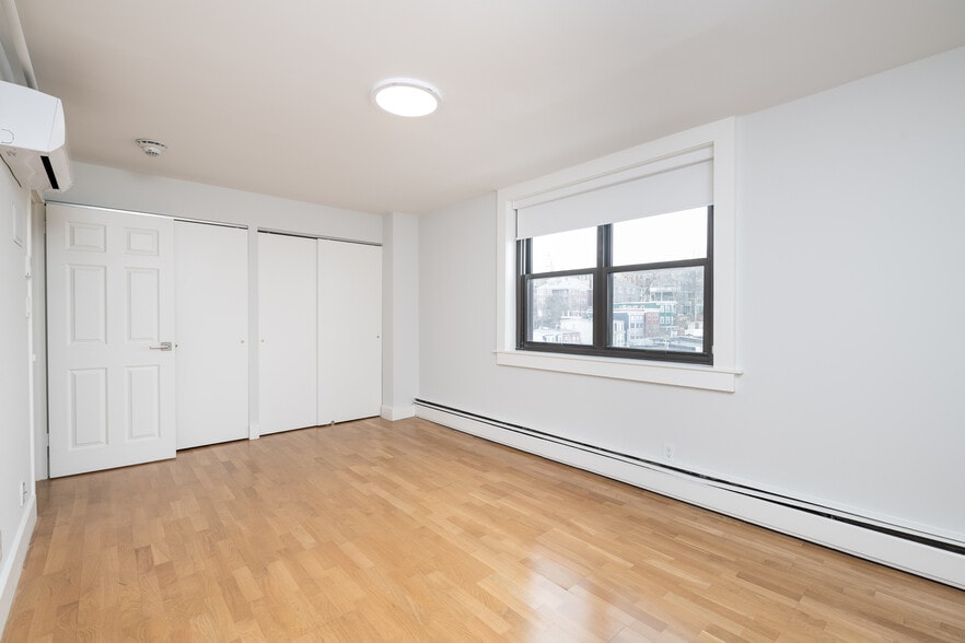 Building Photo - 1410 Columbia Rd