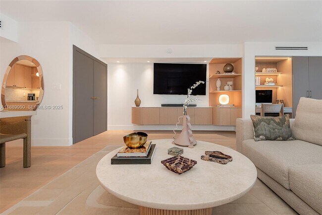 Building Photo - 2301 Collins Ave