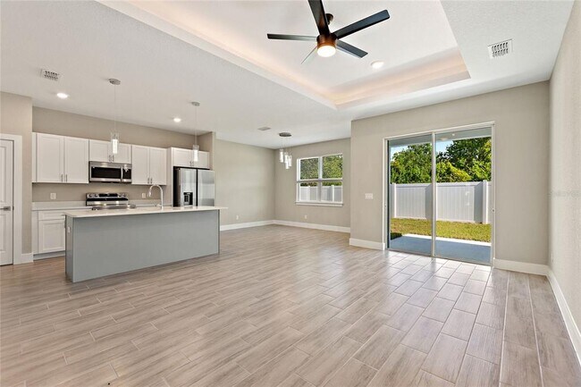 Building Photo - 326 Royal Palm Wy