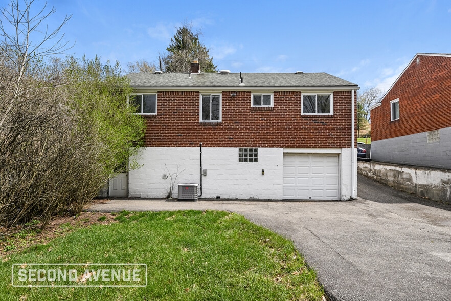 Building Photo - 220 Briarwood Dr
