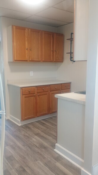 Building Photo - 1118 E Hines Ave