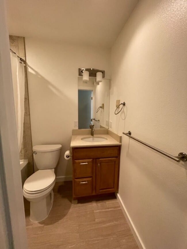 Building Photo - Beautiful Country Townhome!