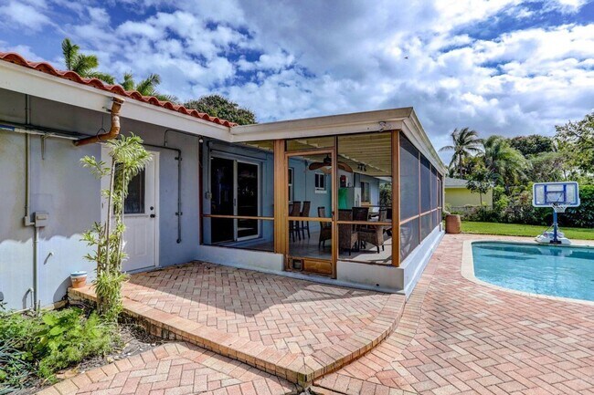 Building Photo - 7115 Venetian Way