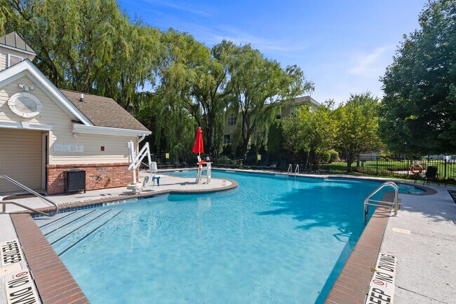 Building Photo - 209 Blue Heron Dr