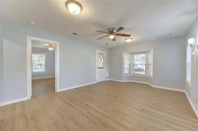 Bay windows - 1519 7th St