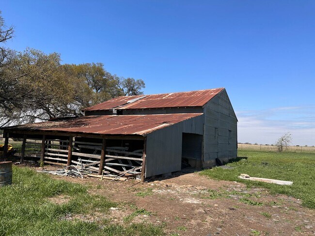 Building Photo - 850 County Road 218,