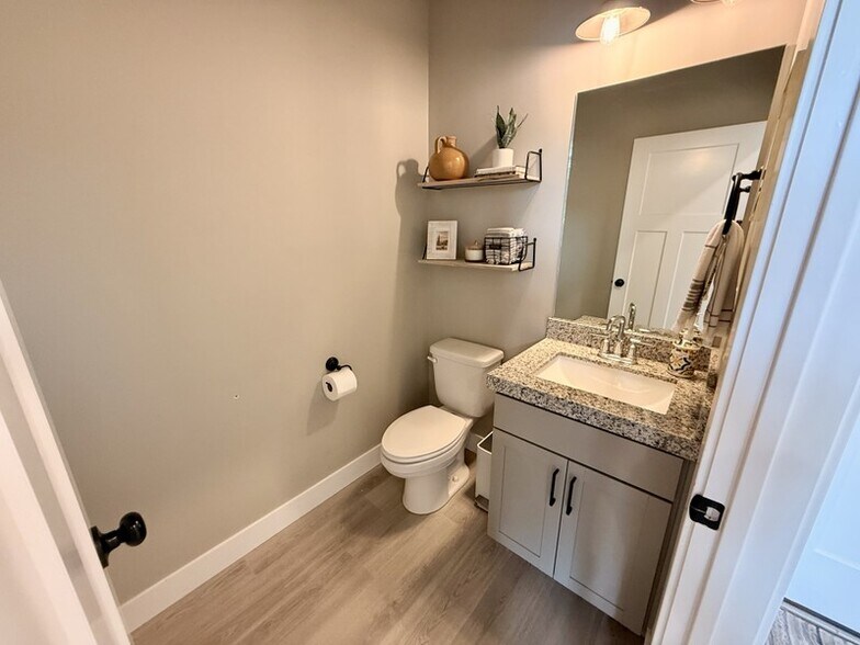 Building Photo - 9655 N Aaron Ave