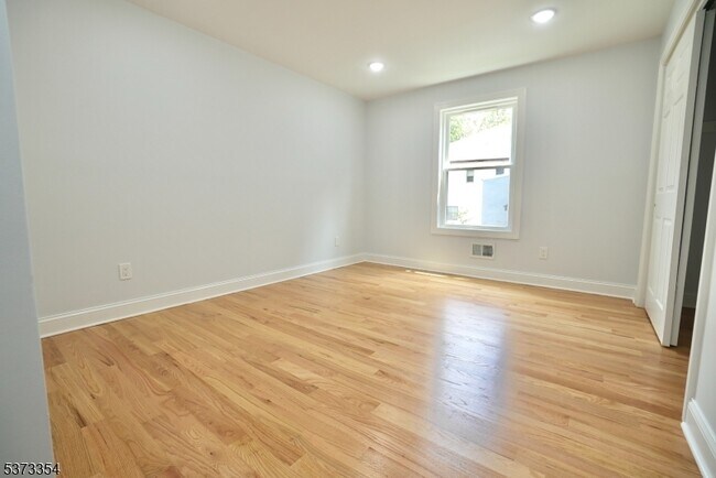 Building Photo - 226 Park Ave
