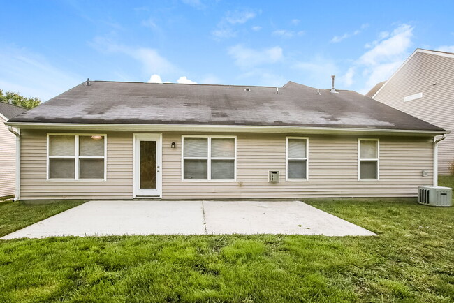 Building Photo - 6825 Goldenwillow Dr