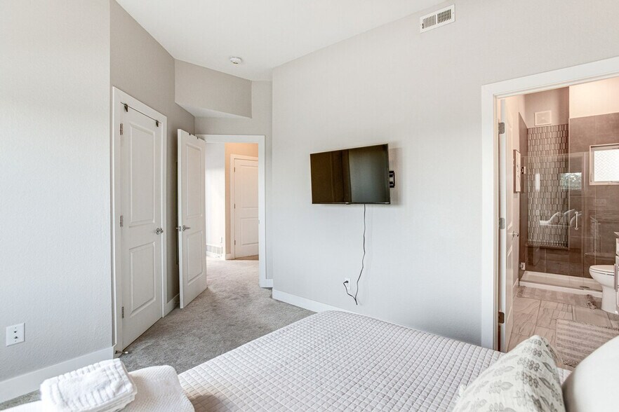 Building Photo - 1367 Knox Ct