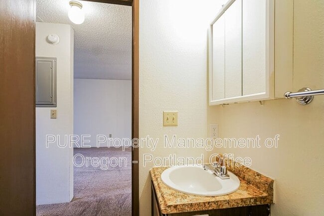 Building Photo - 14140 NE Sandy Blvd