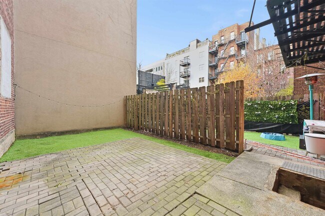 Building Photo - 405 4th St