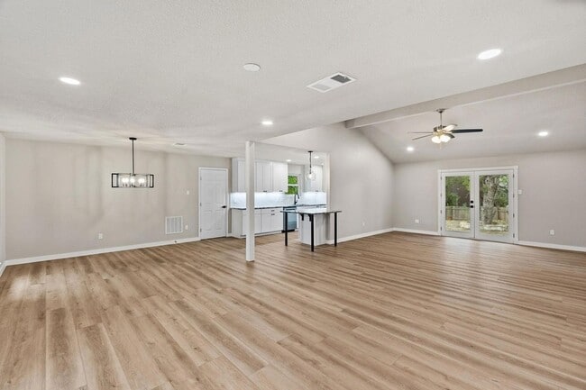 Building Photo - 900 Morgan Hill Dr