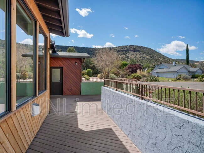 Building Photo - 490 Deer Pass Dr