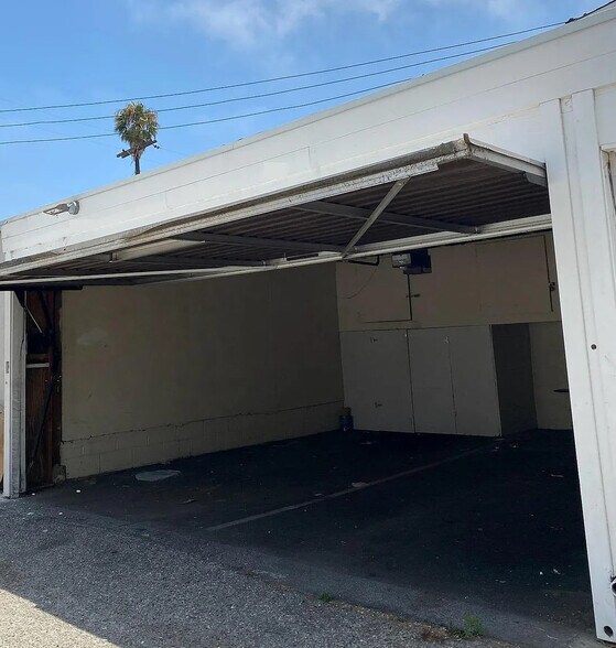 Building Photo - 4040 Grand View Blvd