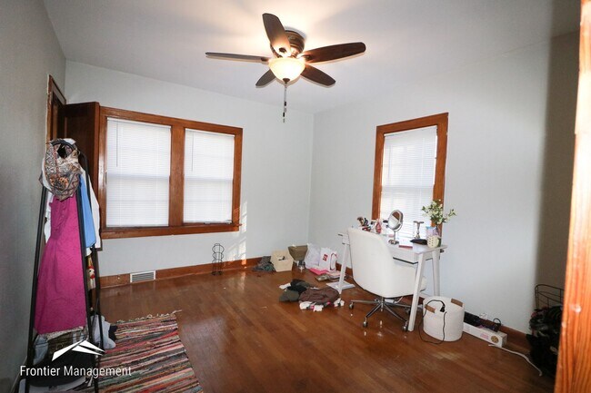 Building Photo - Awesome 4 bedroom 2 bathroom home located ...