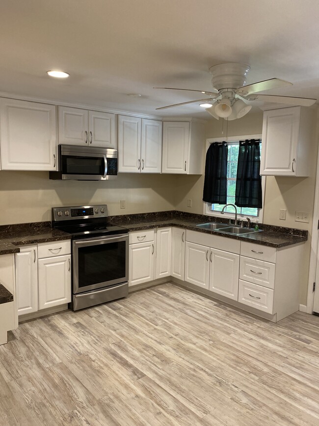 Building Photo - 2117 Parsonage Ln