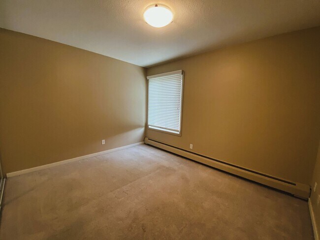 Building Photo - 3729 Snelling Ave