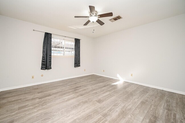 Building Photo - 7878 Leonora St