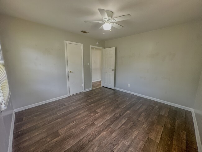 Building Photo - 800 Stillwater Dr