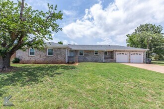 Building Photo - 4 BED, 2 BATH, 2 CAR GARAGE!