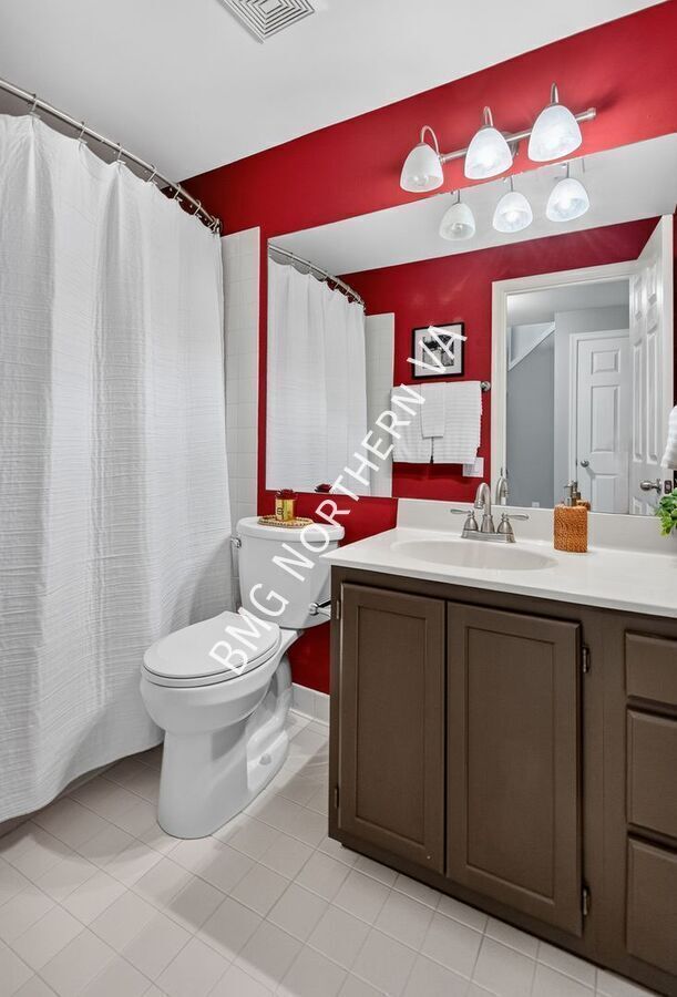 Building Photo - 43790 Laburnum Square