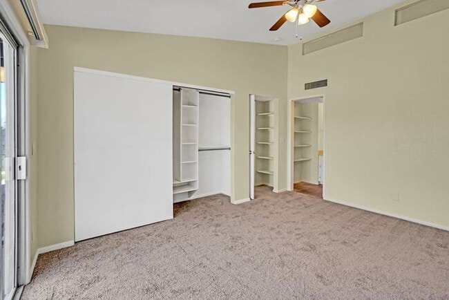 Building Photo - Vaulted Elegance in Old Spanish Trail