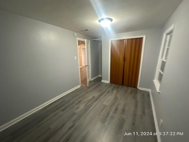 Building Photo - 618 Meadow Ave