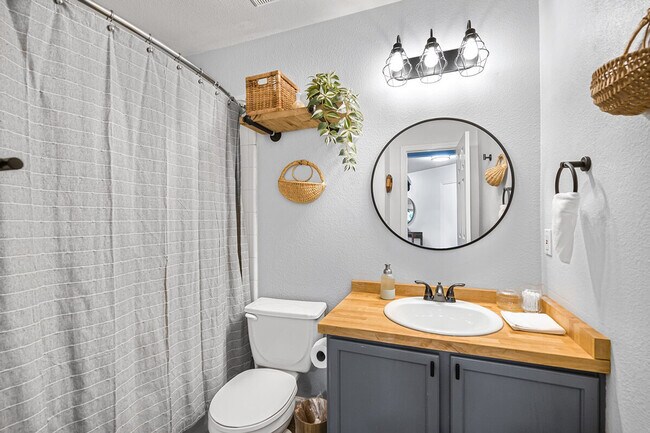 Building Photo - 904 Melted Candle Cove