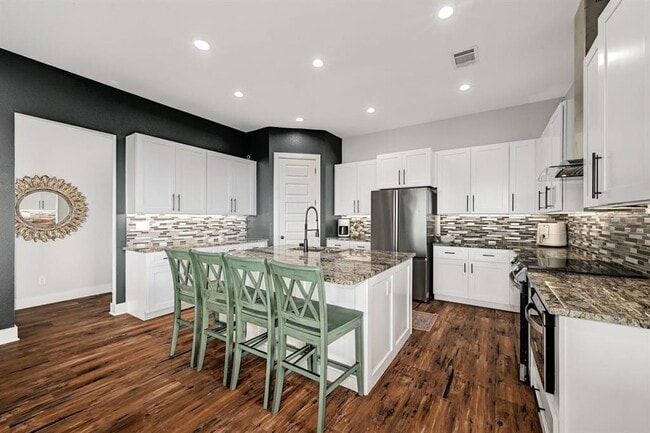 Building Photo - 18502 Venture Dr